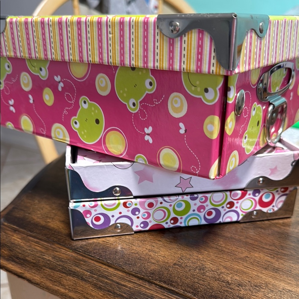 Source Unknown Pink and Green Decorative Boxes